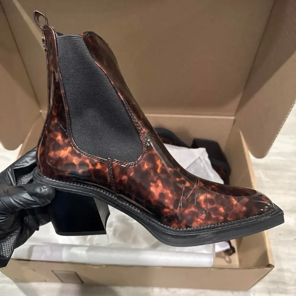 Circus boots in a tortoiseshell